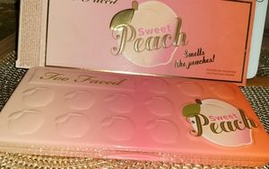 Sweet Peach pallet by Too Faced